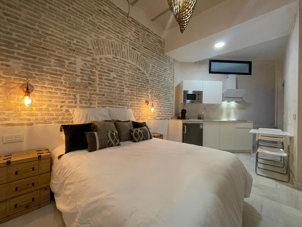 Adriano Apartments Siviglia Esterno foto